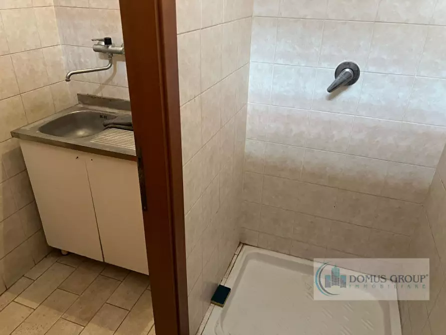 Immagine 12 di Negozio in vendita  in Via Bussoleno a Roma