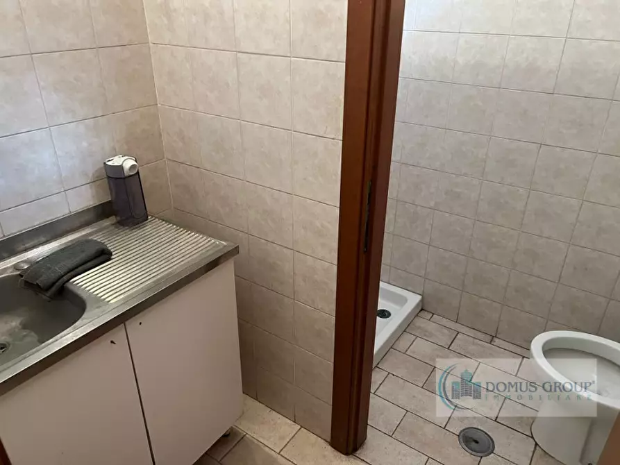 Immagine 13 di Negozio in vendita  in Via Bussoleno a Roma