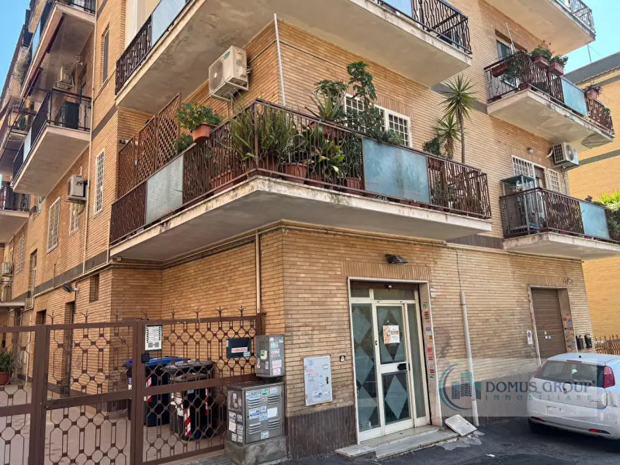 Immagine 14 di Negozio in vendita  in Via Bussoleno a Roma