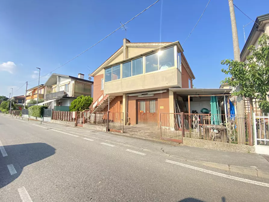 Immagine 1 di Casa indipendente in vendita  in via Monte Rua a Padova