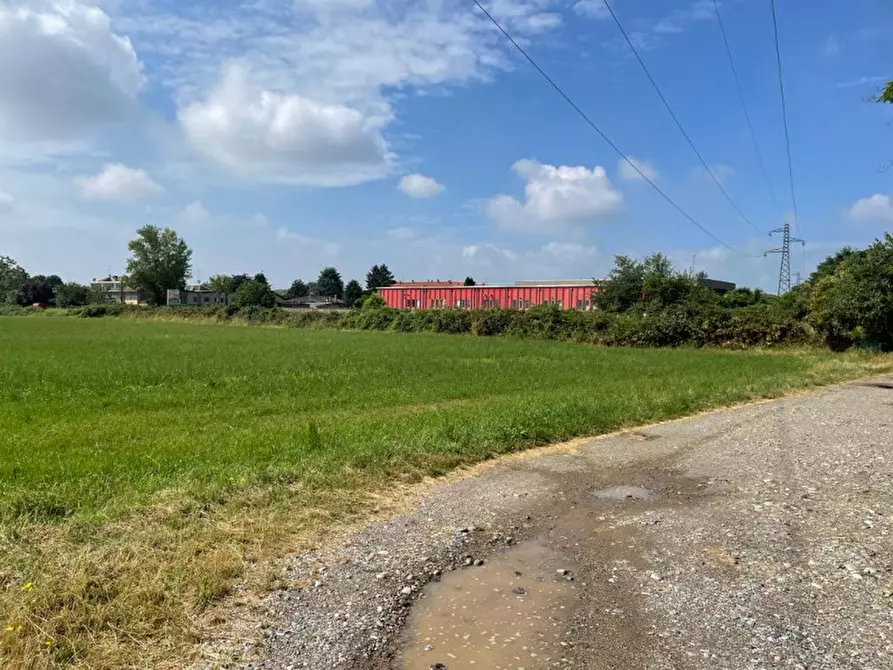 Immagine 24 di Rustico / casale in vendita  in Viale della Repubblica 1 a Pregnana Milanese