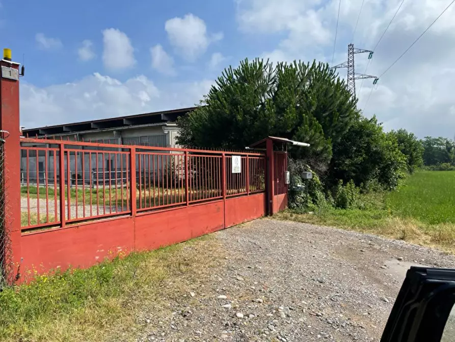 Immagine 27 di Rustico / casale in vendita  in Viale della Repubblica 1 a Pregnana Milanese