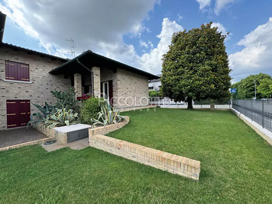 Immagine 3 di Casa bifamiliare in vendita  in via Firenze a Salzano