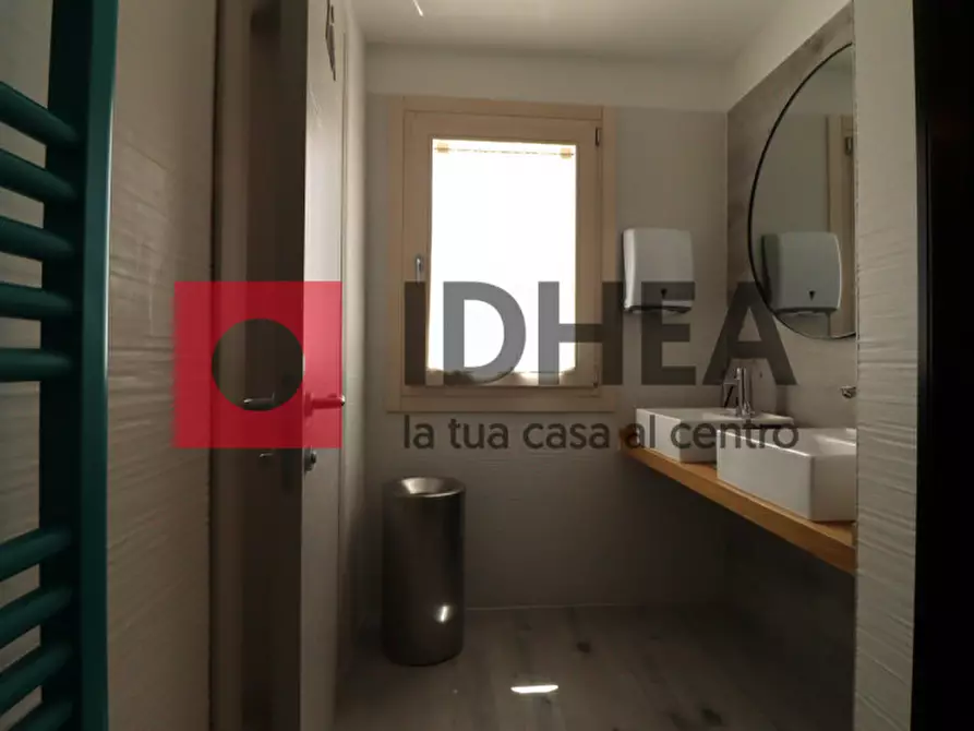 Immagine 12 di Attività commerciale in vendita  in VIALE CACCIANIGA a Maserada Sul Piave