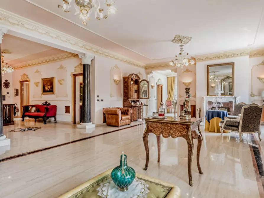 Immagine 1 di Villa in vendita  in Colle degli Dei a Velletri