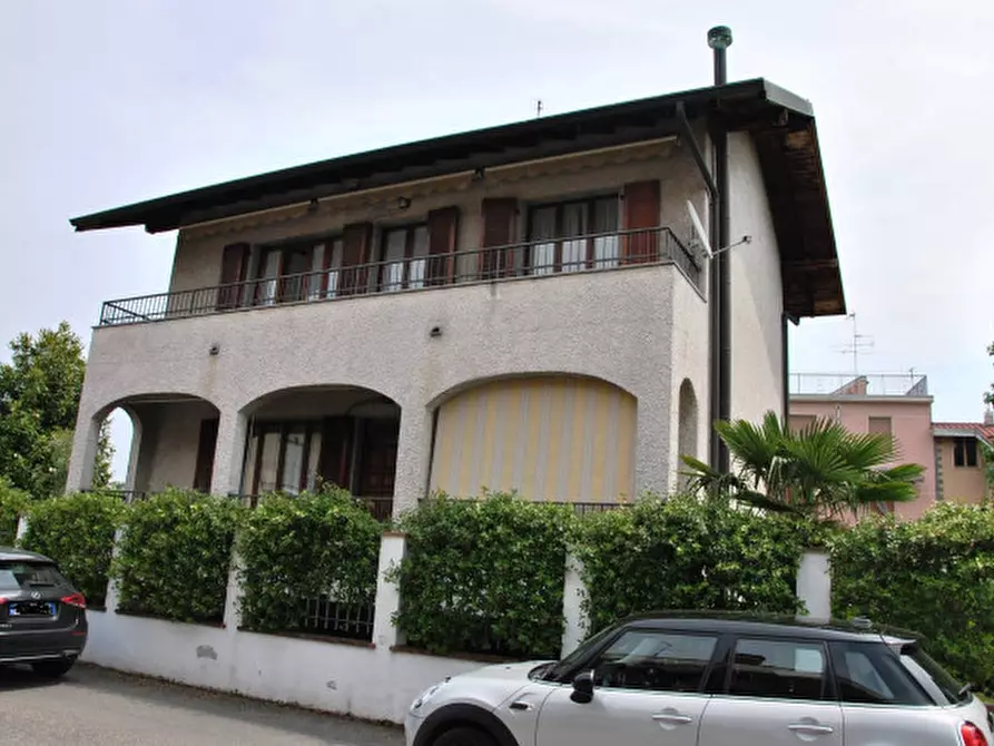 Immagine 1 di Villa in vendita  in via biringhello 64 a Rho