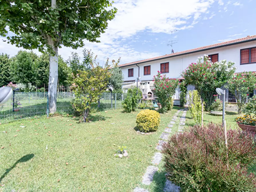 Immagine 2 di Casa trifamiliare in vendita  in VIA SAN MARINO a Granarolo Dell'emilia