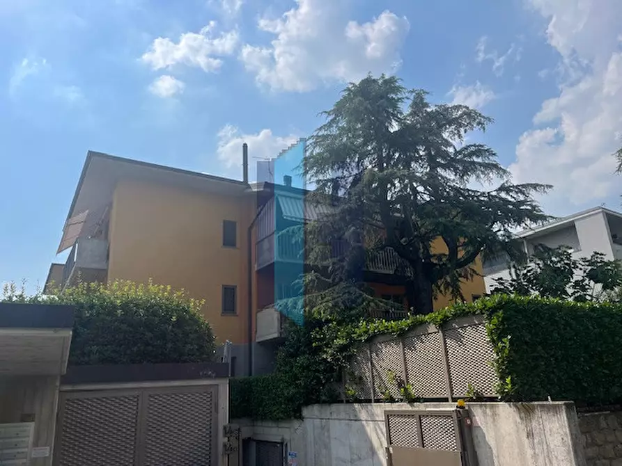 Immagine 2 di Garage in vendita  in Via loreto a Bergamo