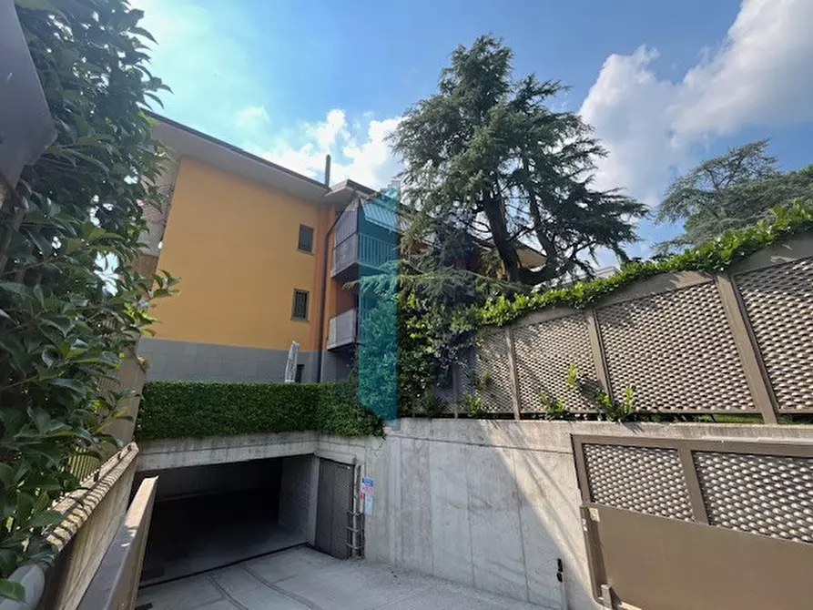Immagine 2 di Garage in vendita  in Via loreto a Bergamo