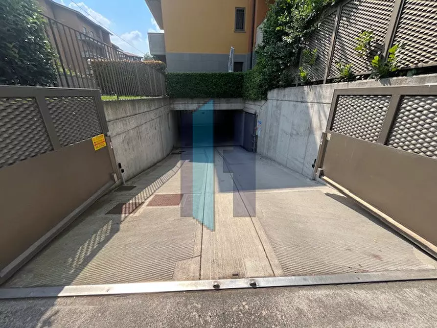 Immagine 2 di Garage in vendita  in Via loreto a Bergamo