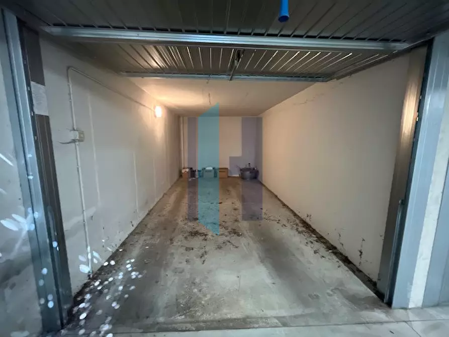 Immagine 4 di Garage in vendita  in Via loreto a Bergamo