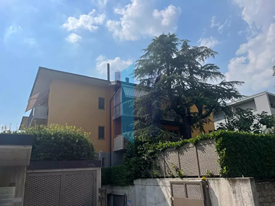 Immagine 5 di Garage in vendita  in Via loreto a Bergamo