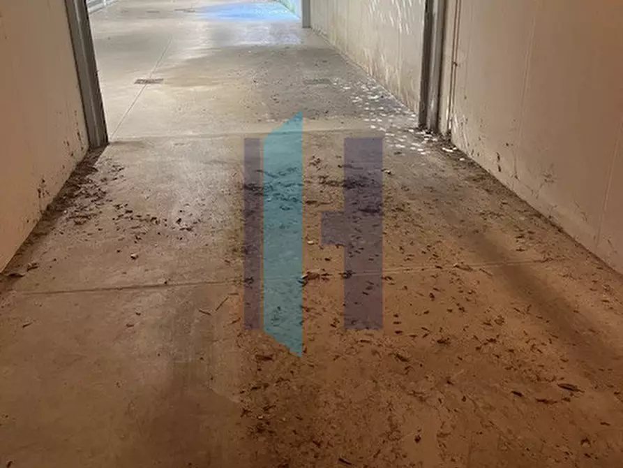 Immagine 8 di Garage in vendita  in Via loreto a Bergamo