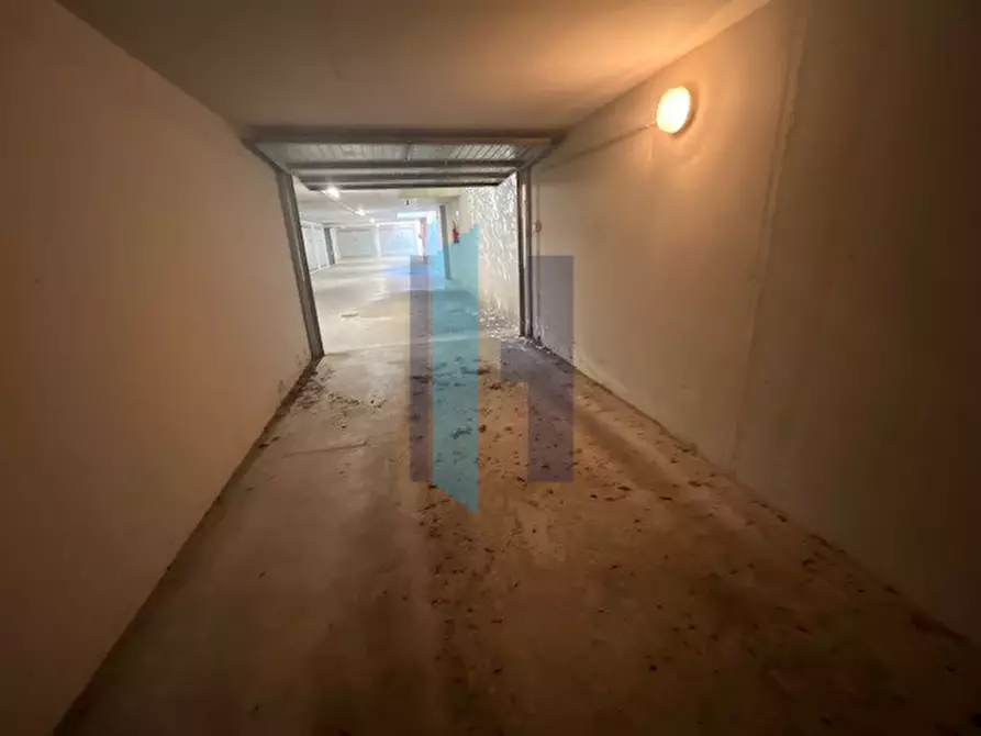 Immagine 9 di Garage in vendita  in Via loreto a Bergamo