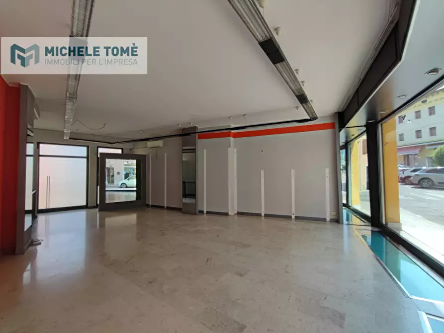 Immagine 1 di Negozio in affitto  in via VI novembre a Sant'ambrogio Di Valpolicella