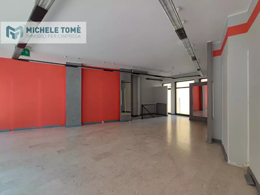 Immagine 4 di Negozio in affitto  in via VI novembre a Sant'ambrogio Di Valpolicella