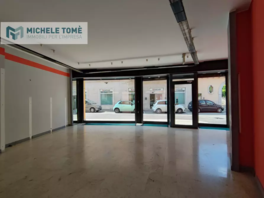 Immagine 5 di Negozio in affitto  in via VI novembre a Sant'ambrogio Di Valpolicella