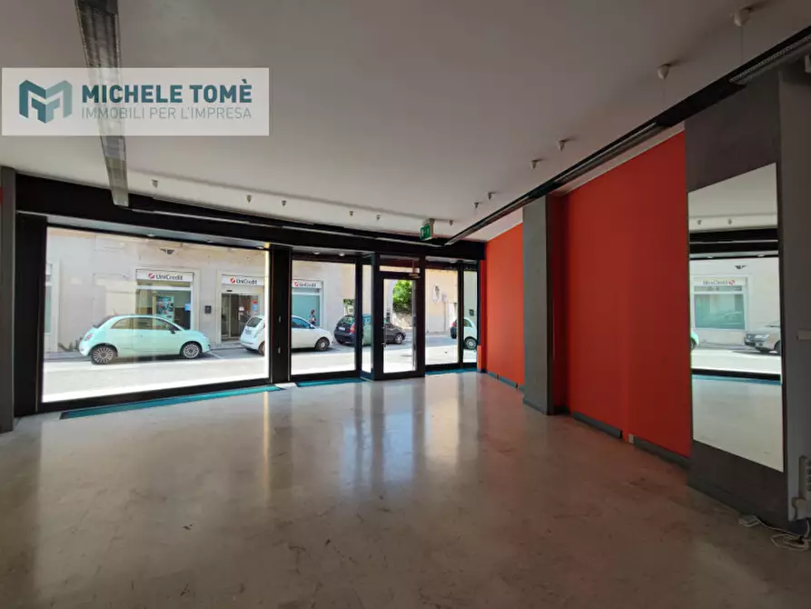 Immagine 6 di Negozio in affitto  in via VI novembre a Sant'ambrogio Di Valpolicella