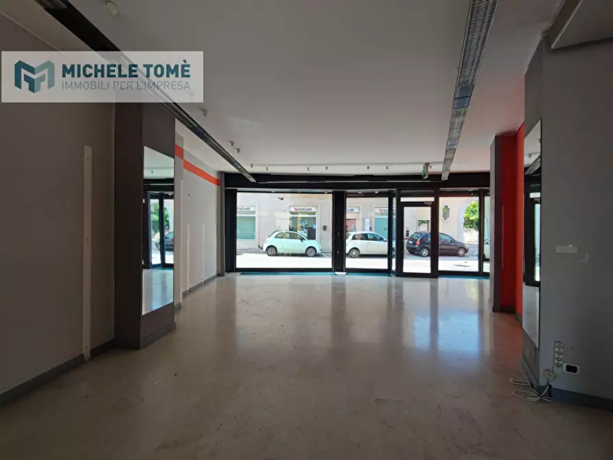 Immagine 6 di Negozio in affitto  in via VI novembre a Sant'ambrogio Di Valpolicella