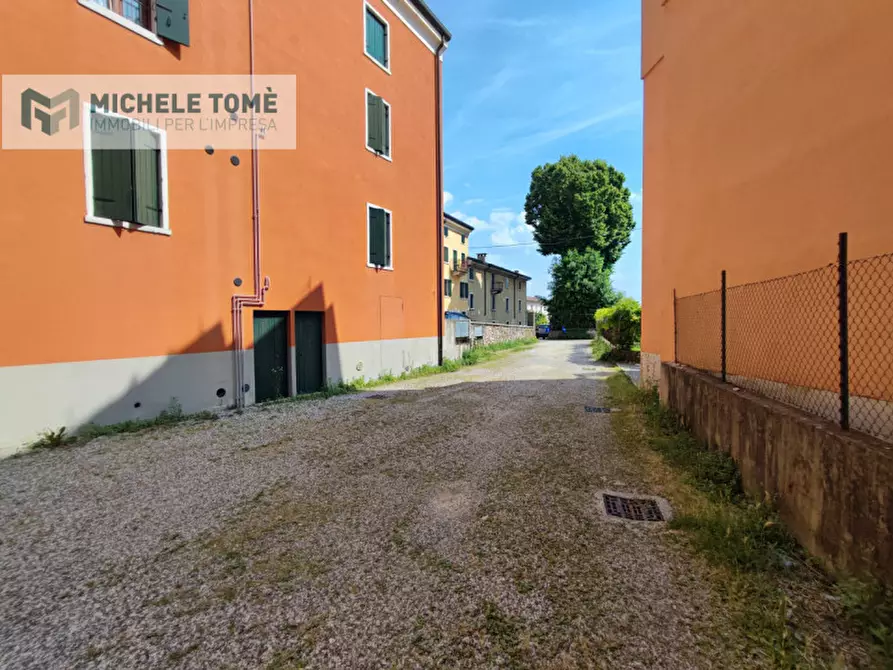 Immagine 7 di Negozio in affitto  in via VI novembre a Sant'ambrogio Di Valpolicella
