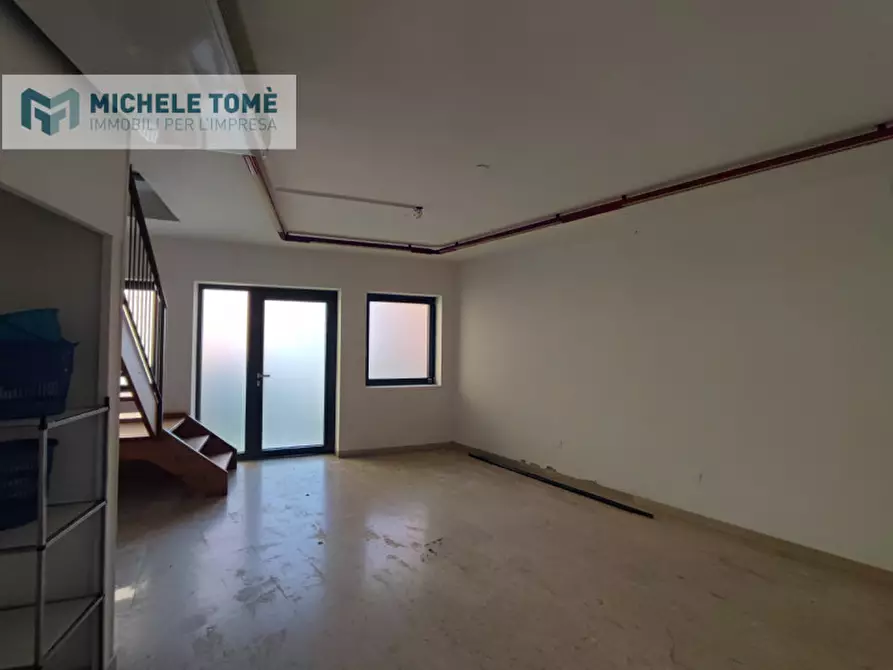 Immagine 9 di Negozio in affitto  in via VI novembre a Sant'ambrogio Di Valpolicella