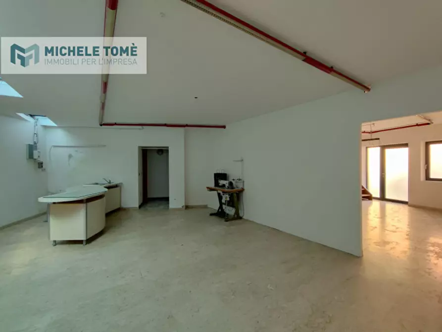 Immagine 10 di Negozio in affitto  in via VI novembre a Sant'ambrogio Di Valpolicella