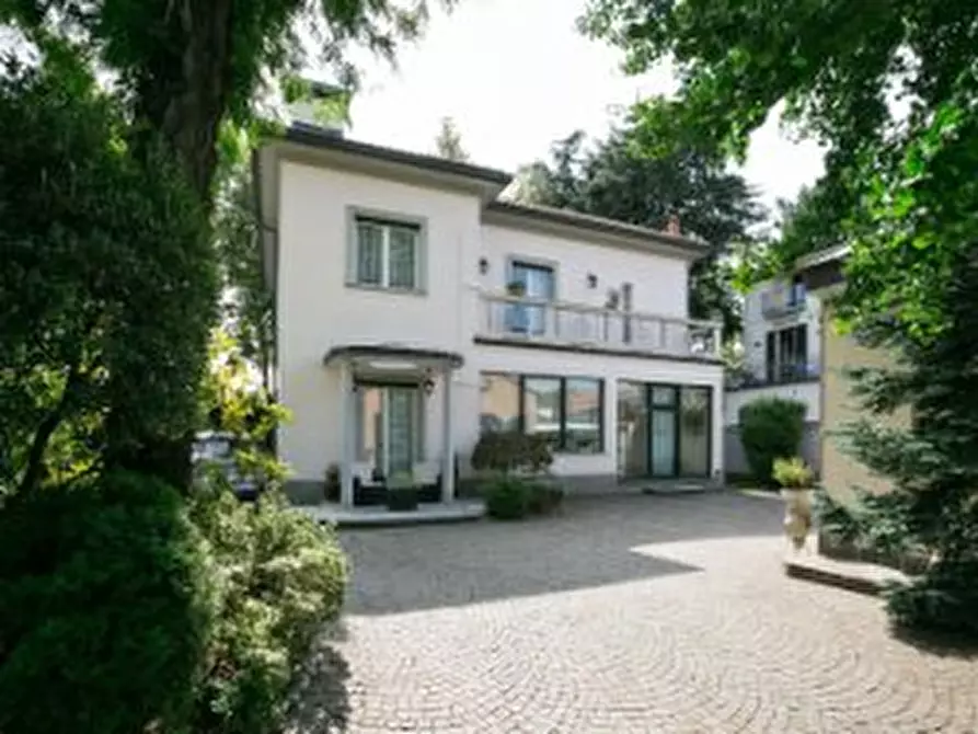 Immagine 1 di Villa in vendita  in Corso italia, 401, 21042, Caronno Pertusella, Varese, Italia a Caronno Pertusella