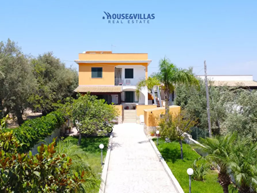 Immagine 1 di Villa in vendita  in Lido di Noto, SR, Italia a Noto