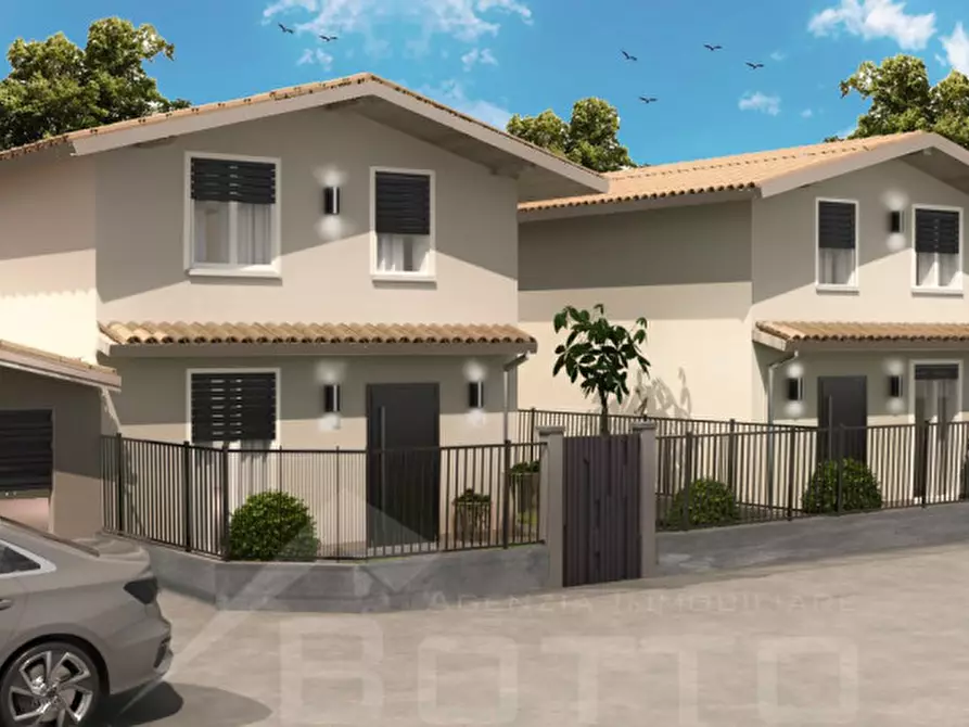 Immagine 2 di Villa in vendita  in via san giovanni a Oleggio