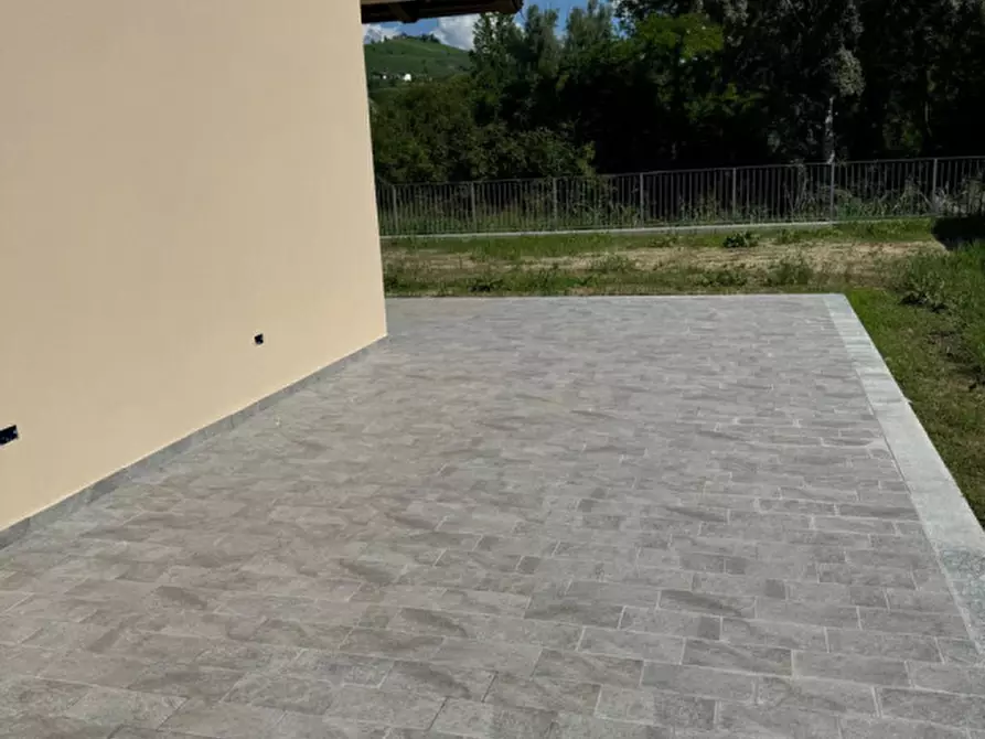 Immagine 5 di Appartamento in vendita  in Località Altavilla a Alba