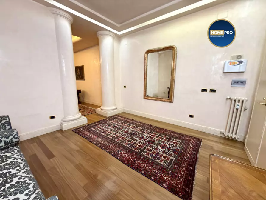 Immagine 2 di Appartamento in affitto  in Piazza Barberini a Roma