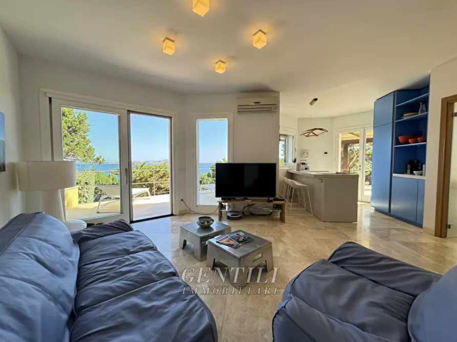 Immagine 1 di Appartamento in vendita  a Arzachena