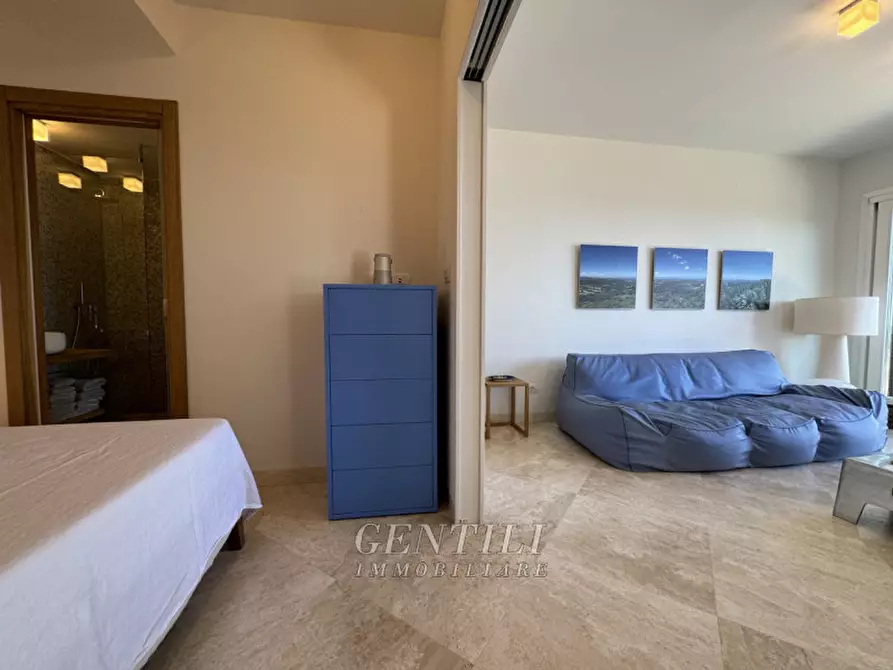 Immagine 5 di Appartamento in vendita  a Arzachena