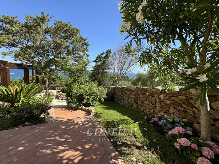 Immagine 33 di Appartamento in vendita  a Arzachena