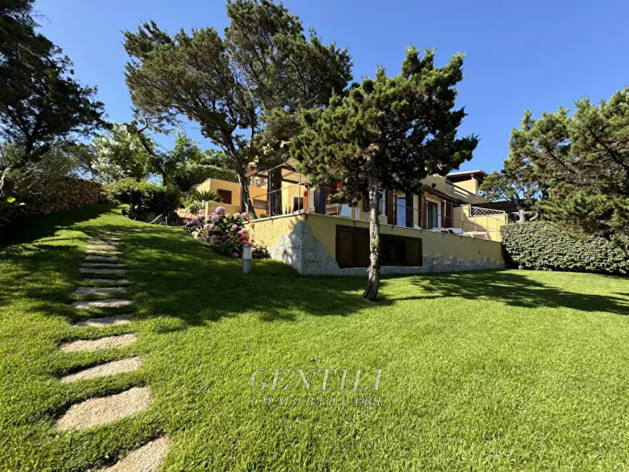 Immagine 42 di Appartamento in vendita  a Arzachena