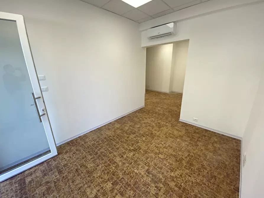 Immagine 3 di Negozio in affitto  a Padova