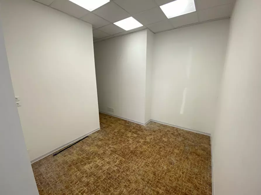 Immagine 4 di Negozio in affitto  a Padova