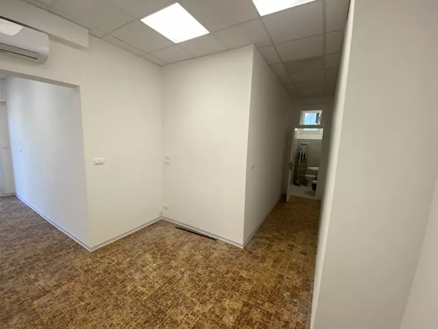 Immagine 5 di Negozio in affitto  a Padova