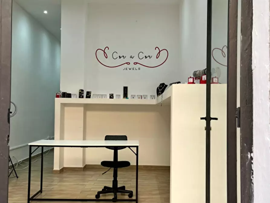 Immagine 4 di Negozio in vendita  in VIALE DELLE NEBULOSE 11 a Napoli