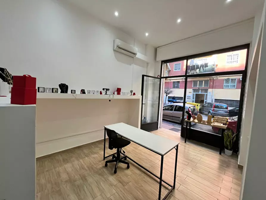 Immagine 6 di Negozio in vendita  in VIALE DELLE NEBULOSE 11 a Napoli