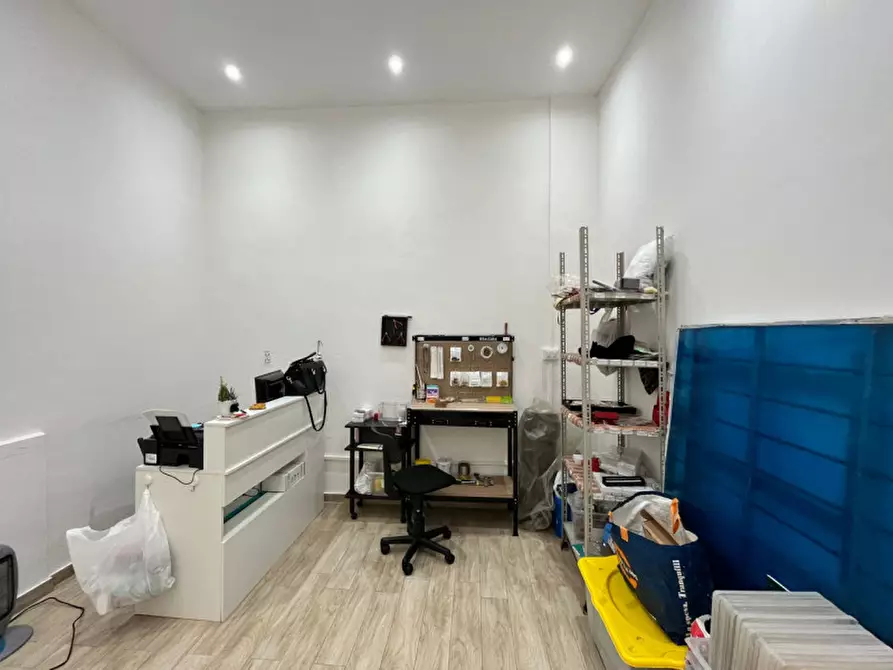 Immagine 7 di Negozio in vendita  in VIALE DELLE NEBULOSE 11 a Napoli