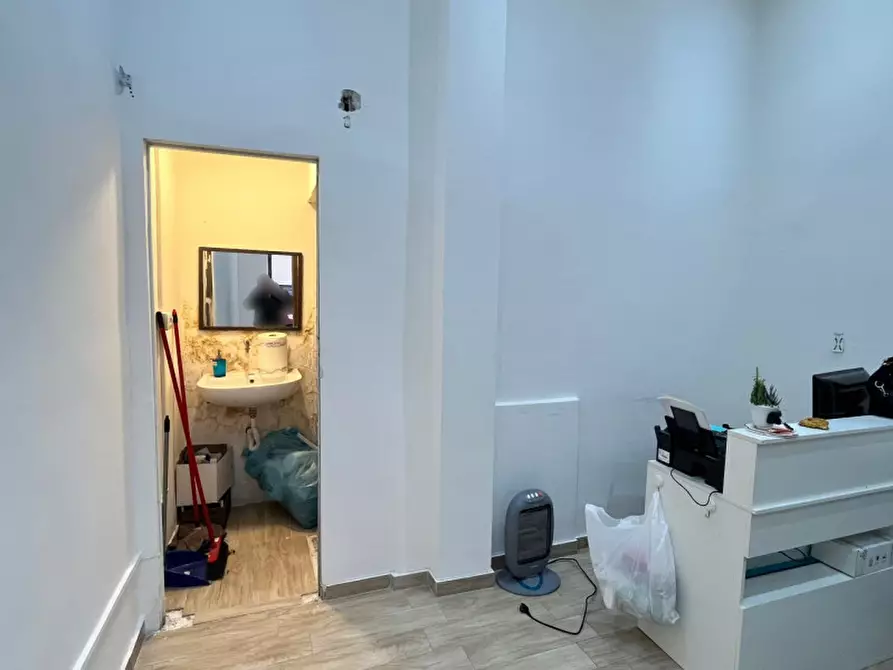 Immagine 10 di Negozio in vendita  in VIALE DELLE NEBULOSE 11 a Napoli