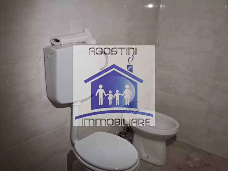 Immagine 4 di Negozio in affitto  a Ascoli Piceno