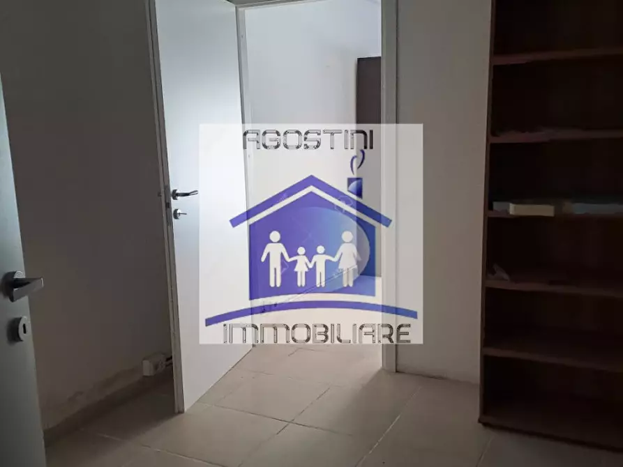 Immagine 8 di Negozio in affitto  a Ascoli Piceno