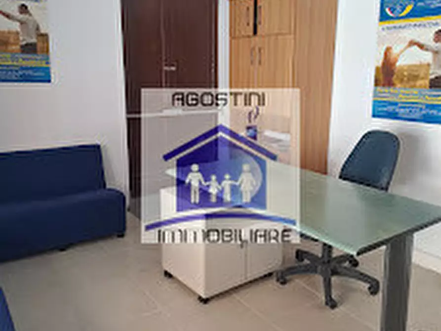 Immagine 12 di Negozio in affitto  a Ascoli Piceno