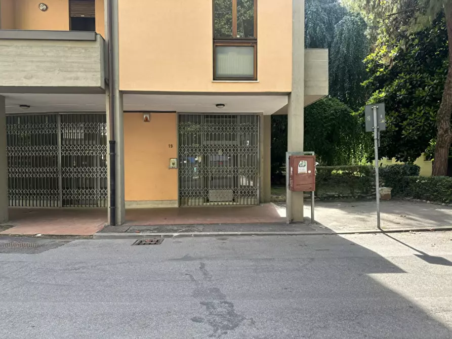 Immagine 1 di Negozio in vendita  in via Paruta 19 a Padova