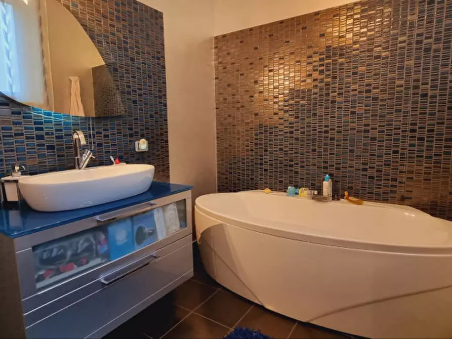 Immagine 11 di Appartamento in vendita  in VIA GASPARRO, 5 a Milazzo