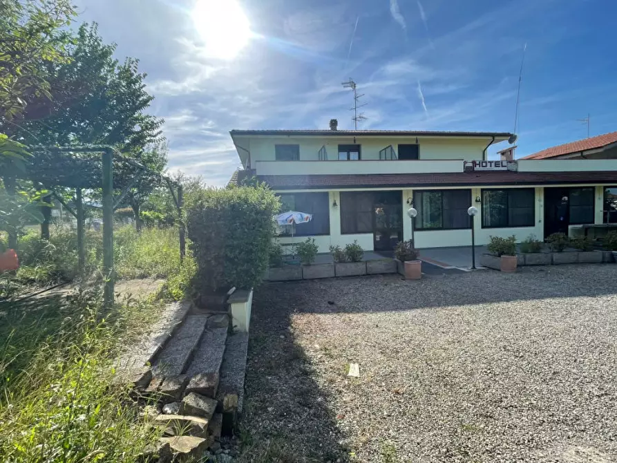 Immagine 4 di Hotel in vendita  in via roma a Lesignano De' Bagni