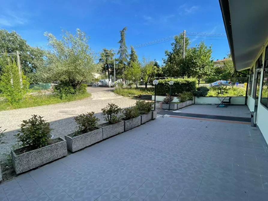 Immagine 5 di Hotel in vendita  in via roma a Lesignano De' Bagni