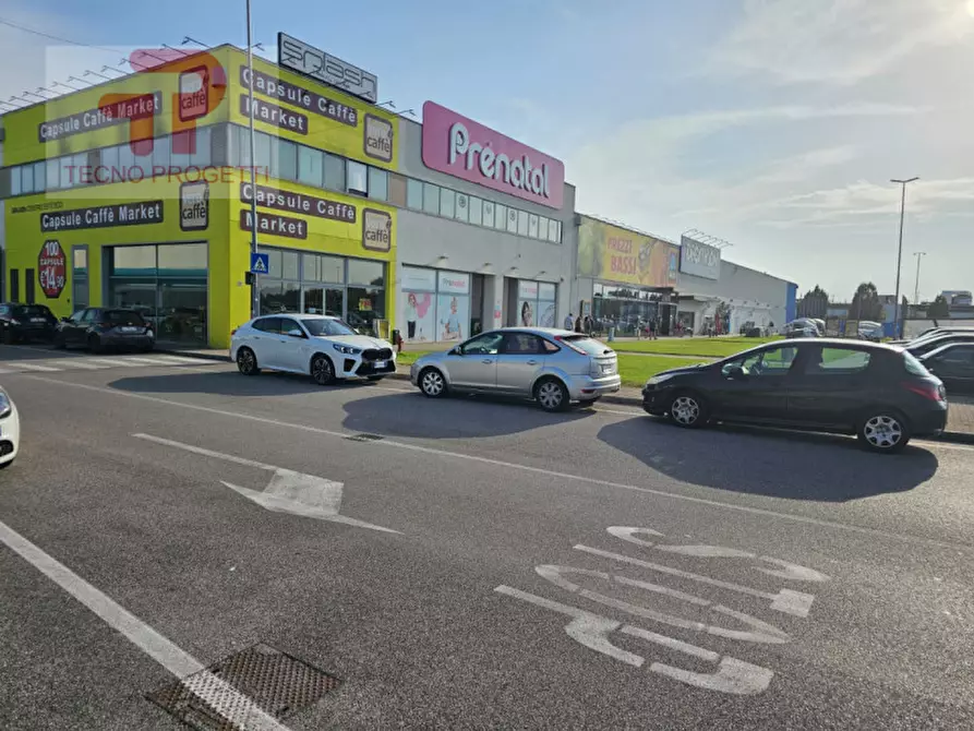 Immagine 8 di Attività commerciale in vendita  in Zona Commerciale Mestre a Venezia